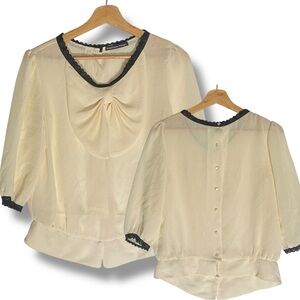 MADISON PAIGE Bow-Front Lace Detailed Button-Back Ivory Blouse